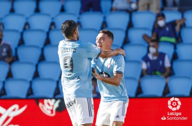 Aspas celebra con Nolito su gol al Atlético (Foto: LaLiga).