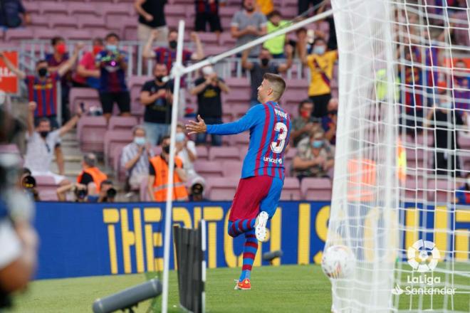 Gerard Piqué celebra su gol en el Barcelona-Real Sociedad (Foto: LaLiga Santander).