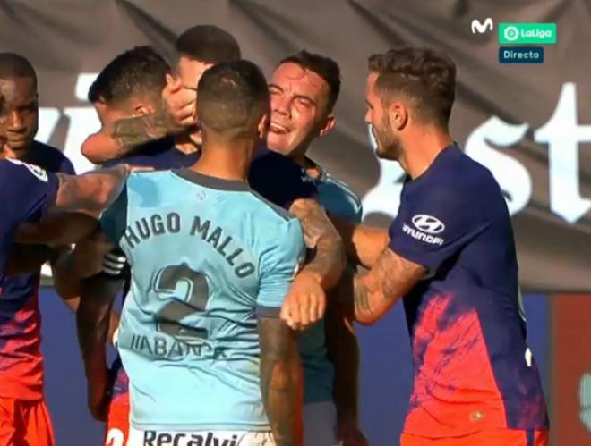 El dedo en el ojo de Iago Aspas a Mario Hermoso (Captura: Movistar+).