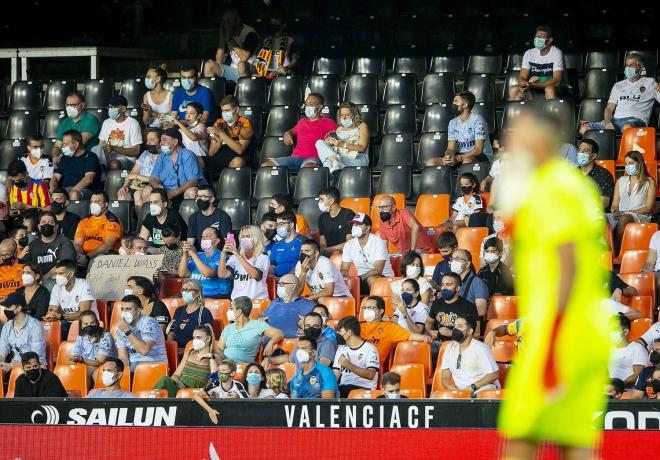 Afición en Mestalla estrenando sus abonos en el Valencia-Getafe (Foto: Valencia CF)