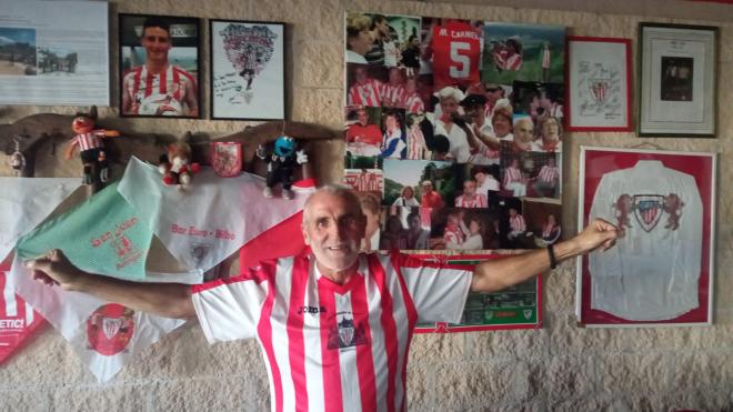 Juanito Estebaranz es el presidente de la Peña Rojiblanca del Athletic Club de Barbolla, en Segovia.