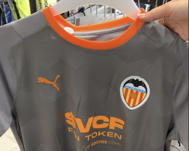 Camiseta del Valencia CF gris (Foto: Twitter @_ivaaan11)