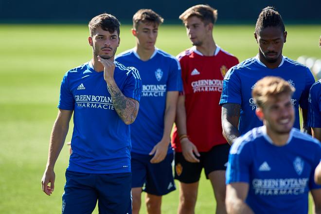 Lluis López durante un entrenamiento del Real Zaragoza (Foto: Daniel Marzo).