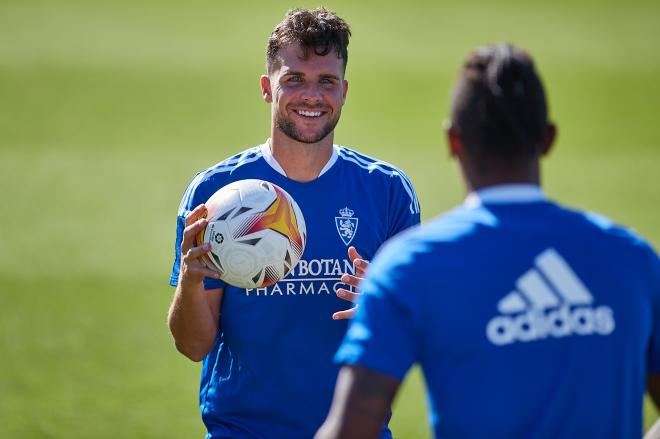 Álvaro Giménez junto con Jair Amador en un entrenamiento del Real Zaragoza (Foto: Daniel Marzo).