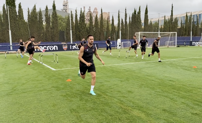 Los jugadores del Levante, durante la sesión. (Foto: Levante UD)