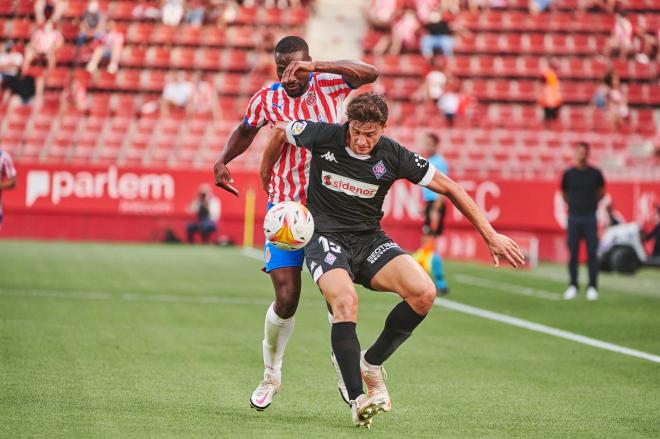 Oier Luengo en el partido ante el Girona (Foto: SD Amorebieta).