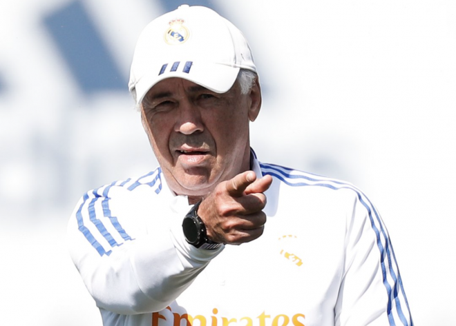 Carlo Ancelotti, durante un entrenamiento del Real Madrid (Foto: RMCF).