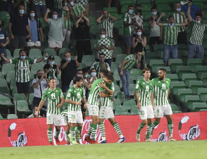 Juanmi celebra su gol en el Betis - Cádiz (Foto: Kiko Hurtado).