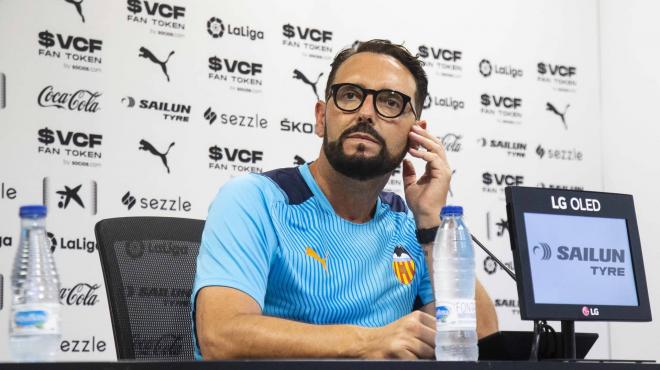 El técnico che José Bordalás en una rueda de prensa (Foto: Valencia CF)