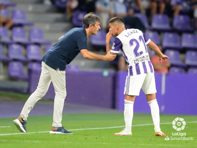 Pacheta habla con Lucas Olaza en el duelo ante el Real Zaragoza (Foto: LaLiga).