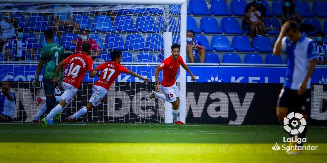 Fer Niño celebra su gol en el Alavés-Mallorca (Foto: LaLiga Santander).