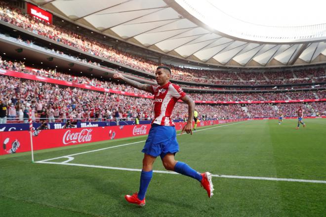 Ángel Correa, delantero del Atlético de Madrid, celebrando su gol ante el Elche (Foto: EFE).
