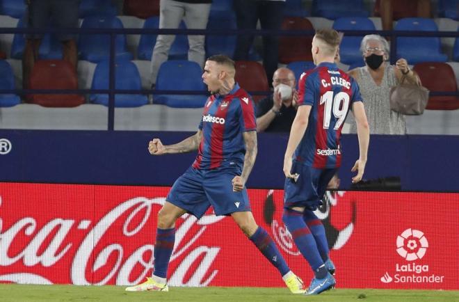 Roger celebra el 1-1 en el Levante - Real Madrid. (Foto: LaLiga)