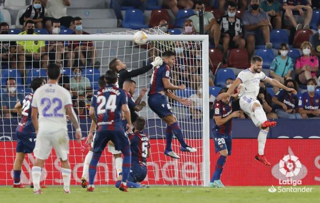 Aitor, en un lance del Levante-Real Madrid (Foto: Laliga)