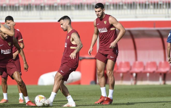 Rafa Mir y Suso en el entrenamiento del Sevilla de este domingo (Foto: Kiko Hurtado).