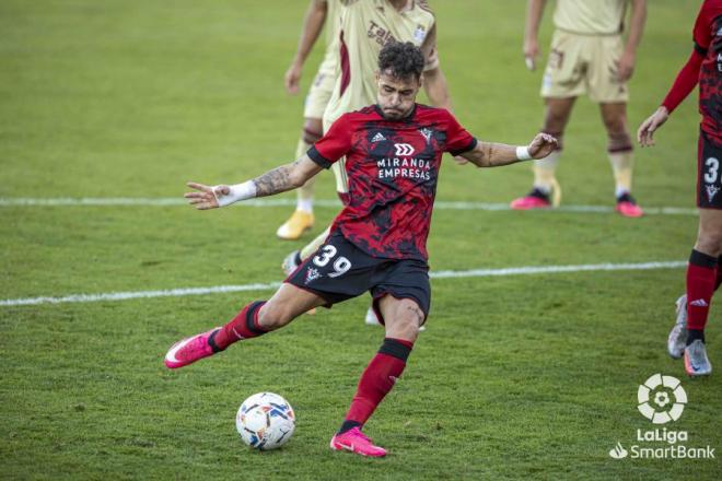 Sergio Moreno con el Mirandés (Foto: LaLiga).