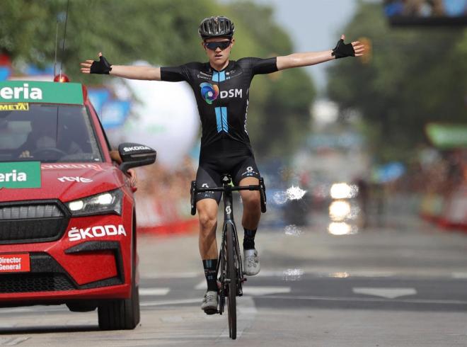 Michael Storer entra en meta en la etapa 10 de La Vuelta (FOTO: EFE).