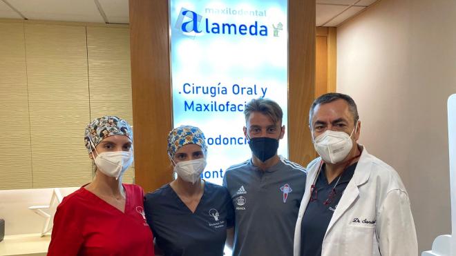 Kevin Vázquez, baja en las próximas semanas, con los servicios médicos del Celta (Foto: RC Celta).