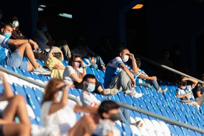 Aficionados del Dépor con mascarilla en Riazor (Foto: RCD).