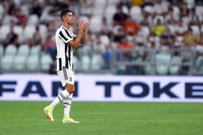 Cristiano Ronaldo, con la Juventus, al acabar un partido (Foto: Cordon Press).
