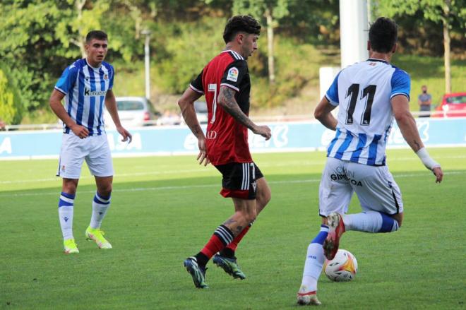 César Gelabert, hijo del exjugador del Sporting Juanmi, en un partido (Foto: CD Mirandés)