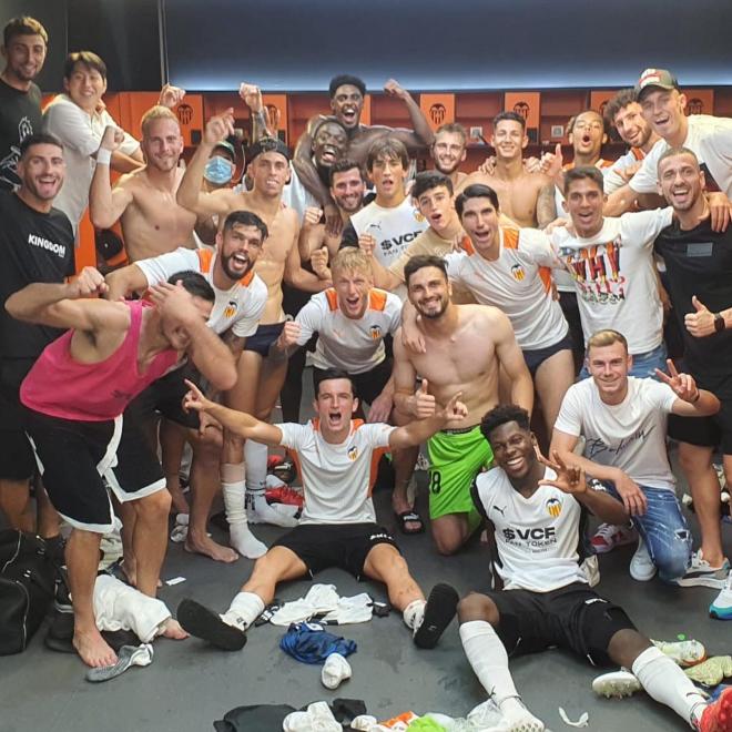 El Valencia CF celebra la victoria ante el Alavés. 