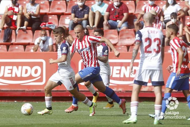 Kravets presiona a un rival (Foto: LaLiga).