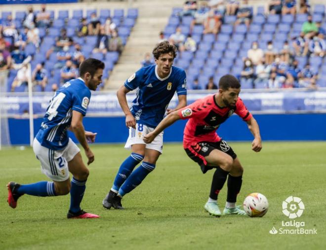 Lance del Real Oviedo-Tenerife en el Carlos Tartiere (Foto: LaLiga).