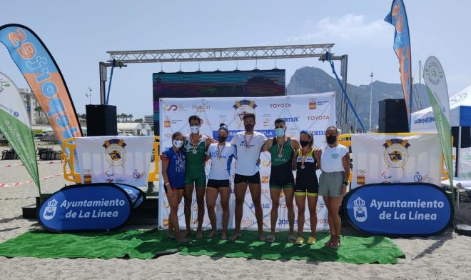 Los ganadores de la plata en el doble scull absoluto mixto.