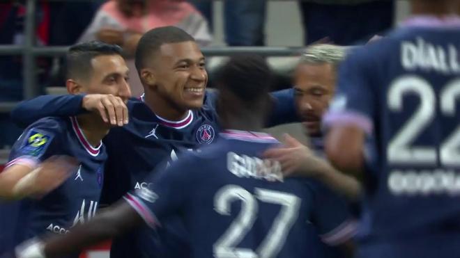 Mbappé, celebrando con sus compañeros uno de sus goles.