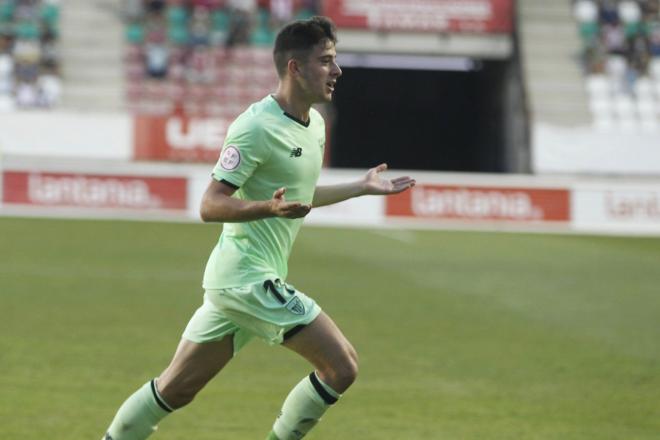 Nico Serrano anotaba el gol del triunfo del Bilbao Athletic en Zamora en el debut en la Primera RFEF.