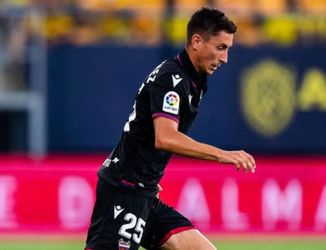 Pablo Martínez, durante un partido con el Levante.