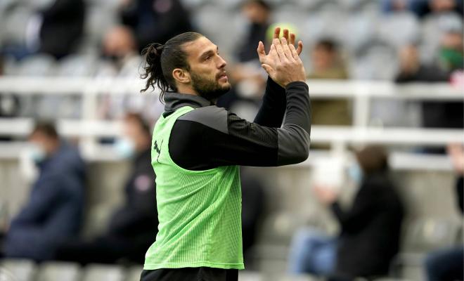 Andy Carroll aplaude a la afición del Newcastle (Foto: Cordon Press).