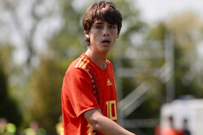 Julen Jon Guerrero, el hijo de Julen, vestido con el uniforme de la selección española.