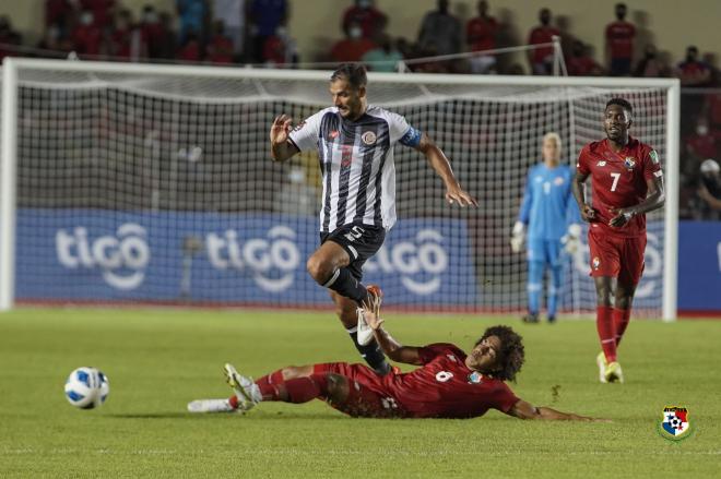 Puma Rodríguez, jugador del Sporting, en el Panamá-Costa Rica (Foto: FEPAFUT)