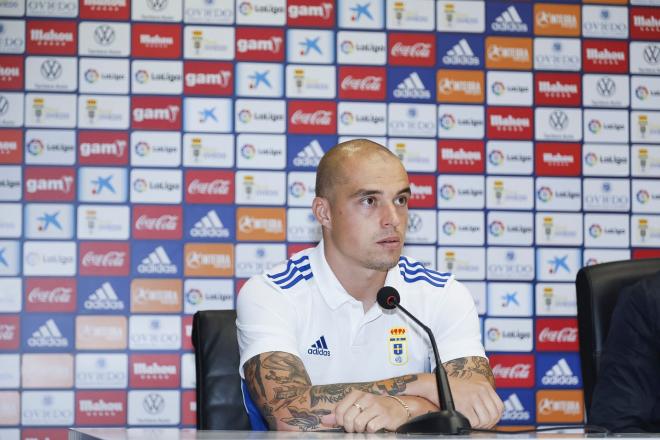 Jorge Pombo, en su rueda de prensa de presentación con el Real Oviedo (Foto: RO)