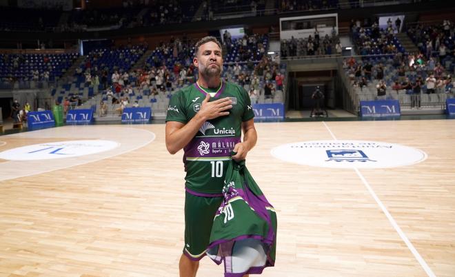 Carlos Cabezas se despide del Martín Carpena en su retirada (Foto: Unicaja CB).