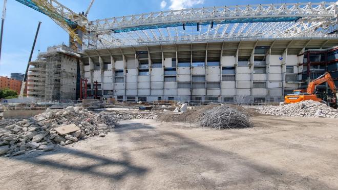 Los exteriores del Bernabéu, en obras.