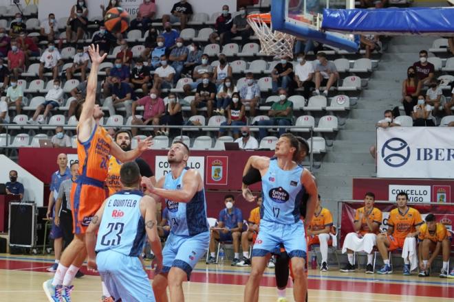 Tercer triunfo de la pretemporada del Valencia Basket ante Rio Breogán en Vigo (66-75)