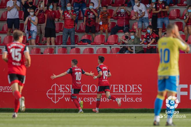 Íñigo Vicente celebra su gol en el Mirandés-Las Palmas (Foto: LaLiga).