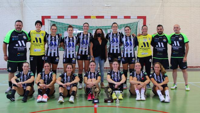 campeon_copa_andalucia_con_viceconsejera_de_educacion_y_deporte_maria_carmen_castillo_.jpg