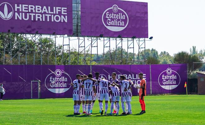 Los jugadores del Promesas hacen piña antes del partido ante el Real Unión (Foto: Real Valladolid