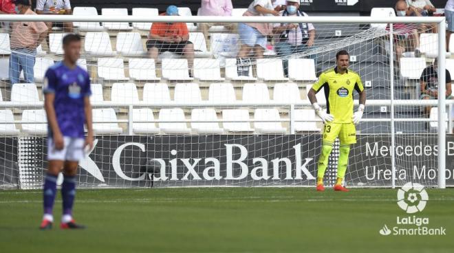 Jugadores del Pucela se lamentan de la primera parte en Burgos (Foto: LaLiga).