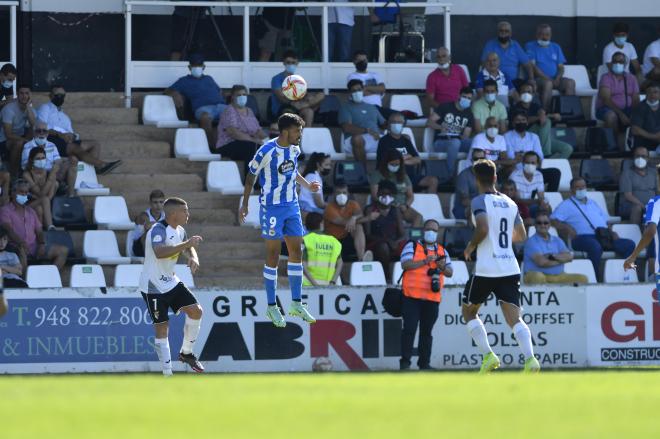 Quiles saltando de cabeza en el Tudelano-Dépor (Foto: RCD).