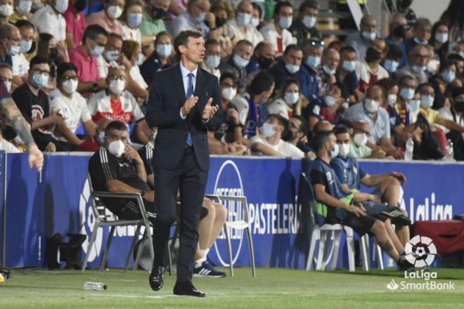 El 'Cuco' Ziganda, durante el Huesca-Real Oviedo (Foto: LaLiga).