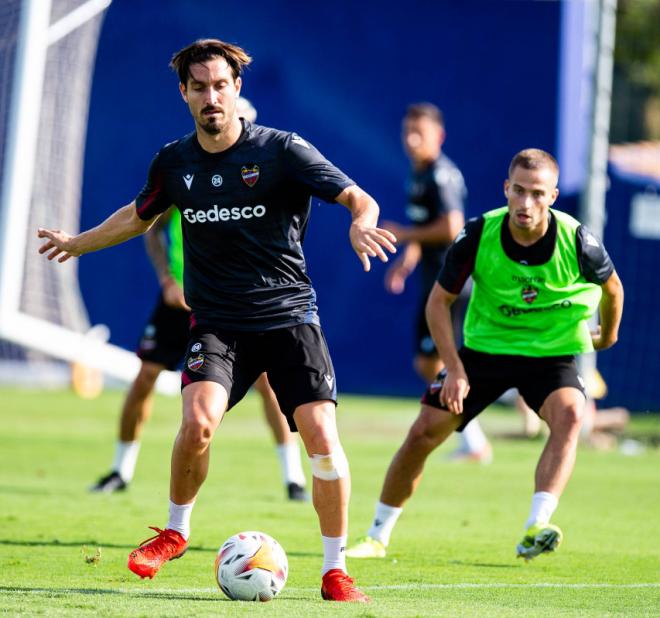 Campaña y Franquesa en un entrenamiento en Buñol. (Foto: Levante UD)