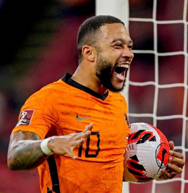 Memphis Depay celebra un gol con la selección holandesa.