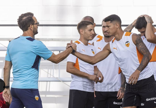 Bordalás y Marcos André (Foto: Valencia CF)
