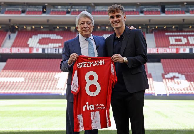 Enrique Cerezo y Griezmann, en la presentación del francés.