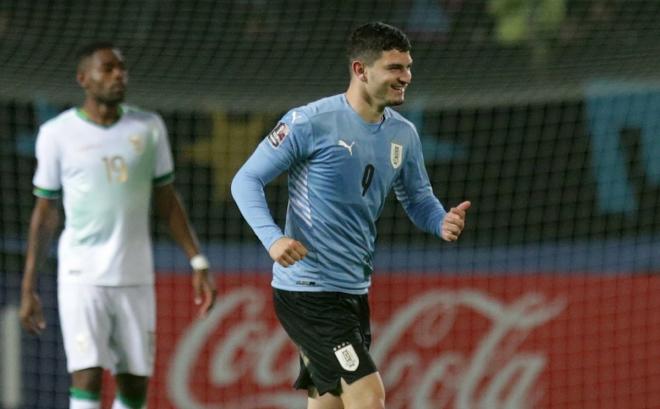 Canario Álvarez celebra su gol con Uruguay a Bolivia (Foto: Cordon Press).